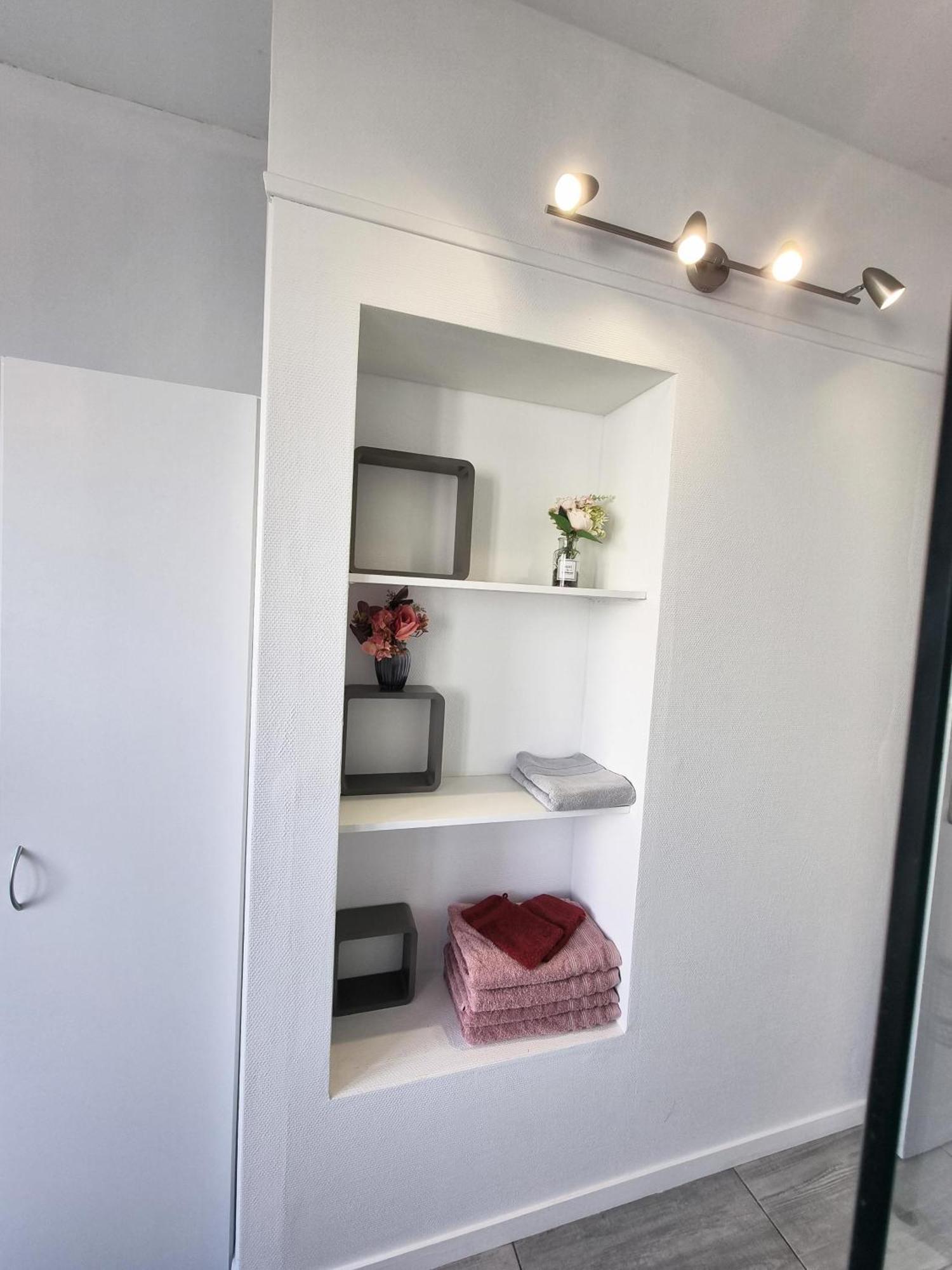 לה רושל 6 Appartements Et 4 Adresses A Mi-Chemin Entre Le Vieux Port Et L Ile De Re מראה חיצוני תמונה